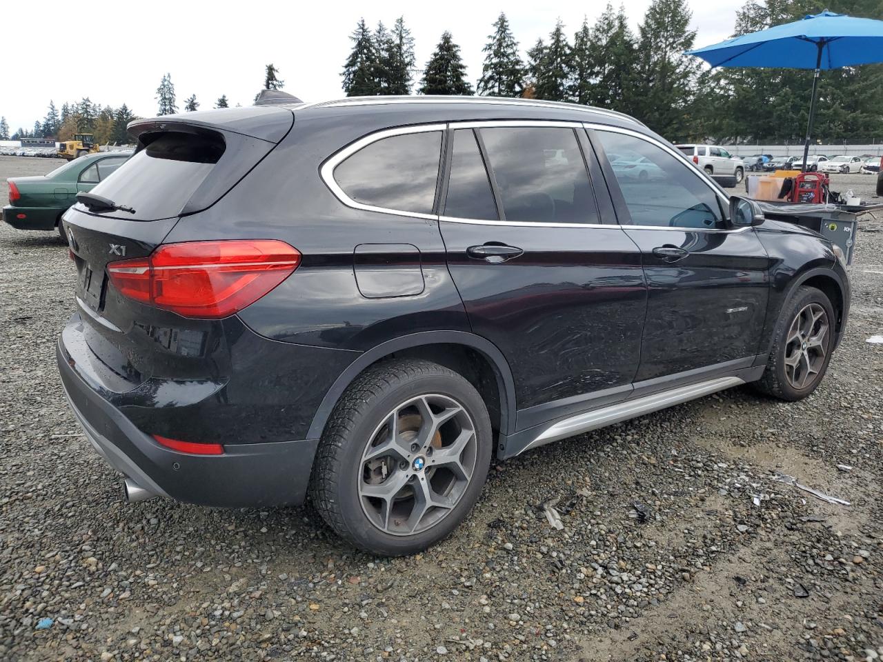 VIN WBXHU7C37H5H34130 2017 BMW X1 no.3