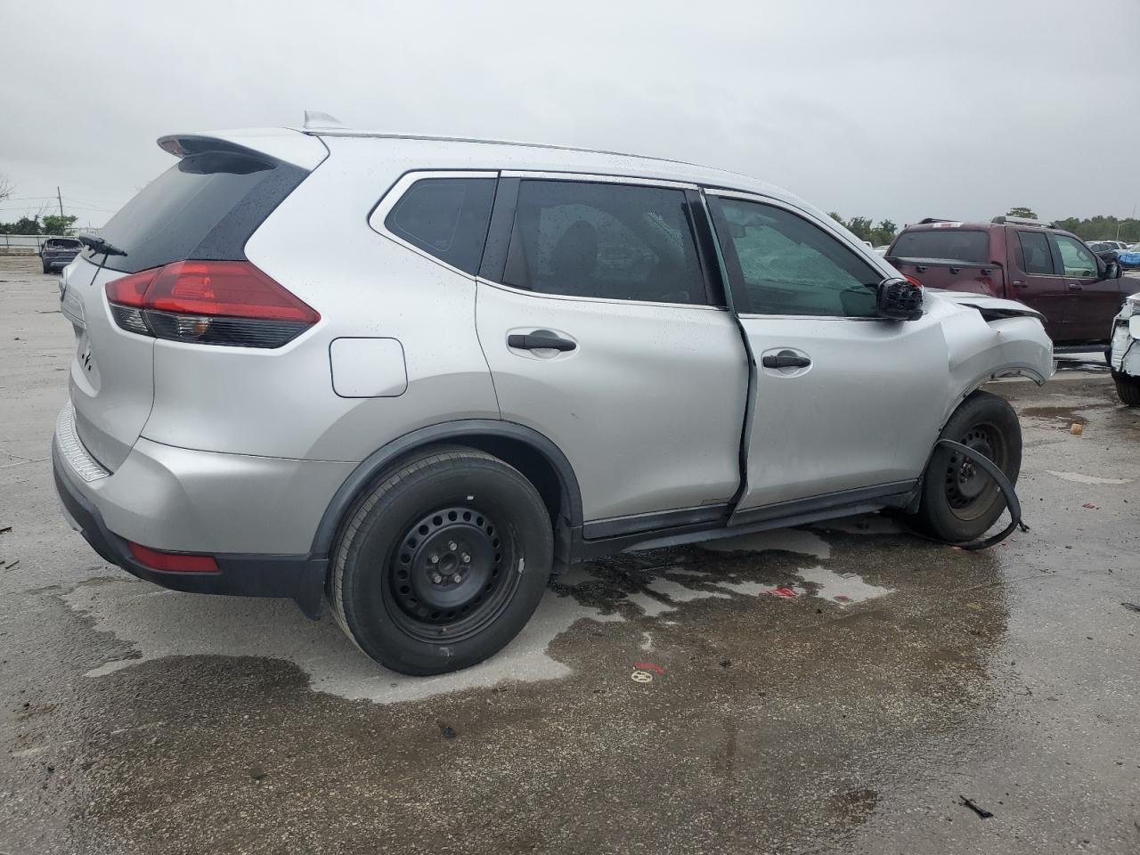 2018 Nissan Rogue - Image 3
