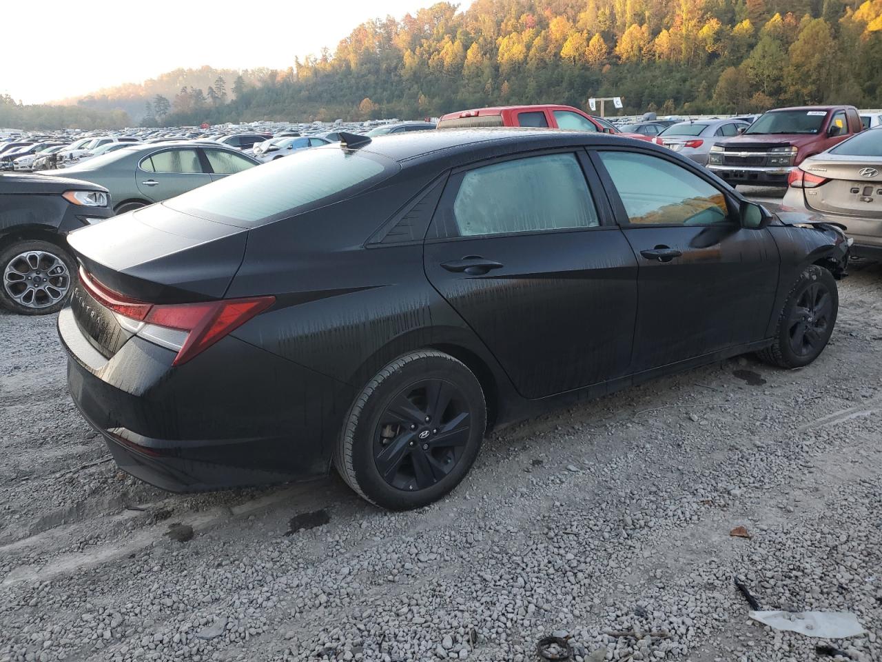 2023 Hyundai Elantra - Image 3