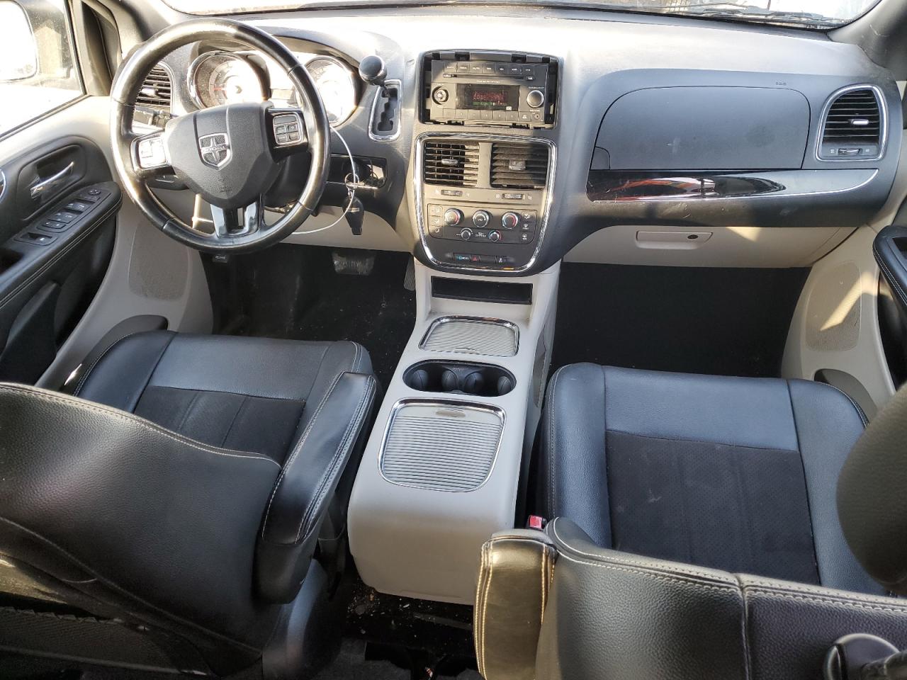 2019 Dodge Caravan - Image 8