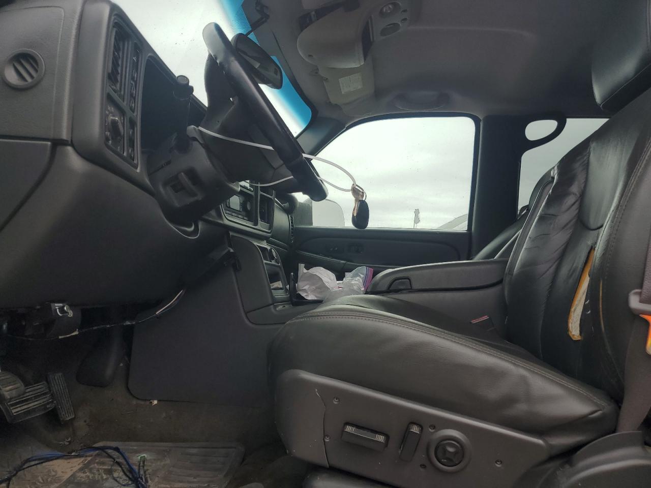 2004 Chevrolet Silverado - Image 7