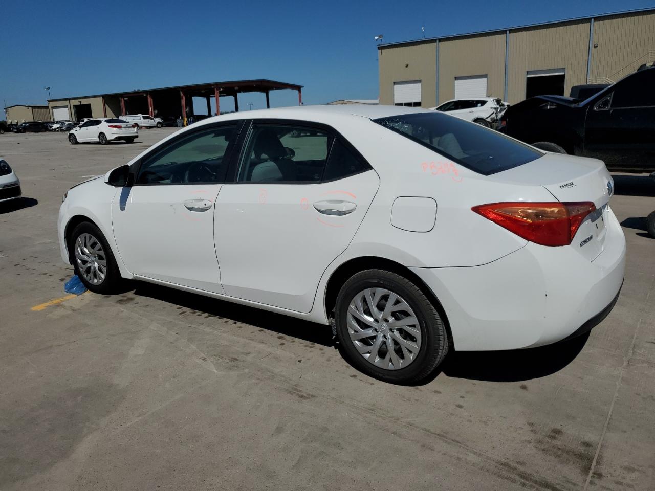 5YFBURHEXJP812205 2018 TOYOTA COROLLA - Image 2