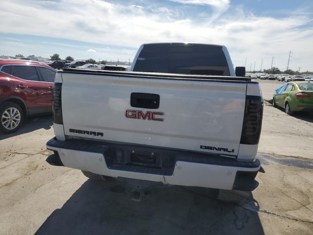 2018 GMC Sierra K2500 Denali VIN: 1GT12UEY8JF189001 Lot: 77606064