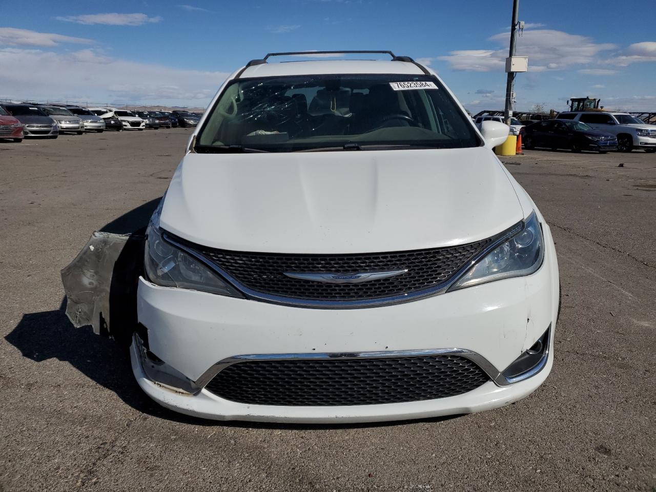 2017 Chrysler Pacifica - Image 5