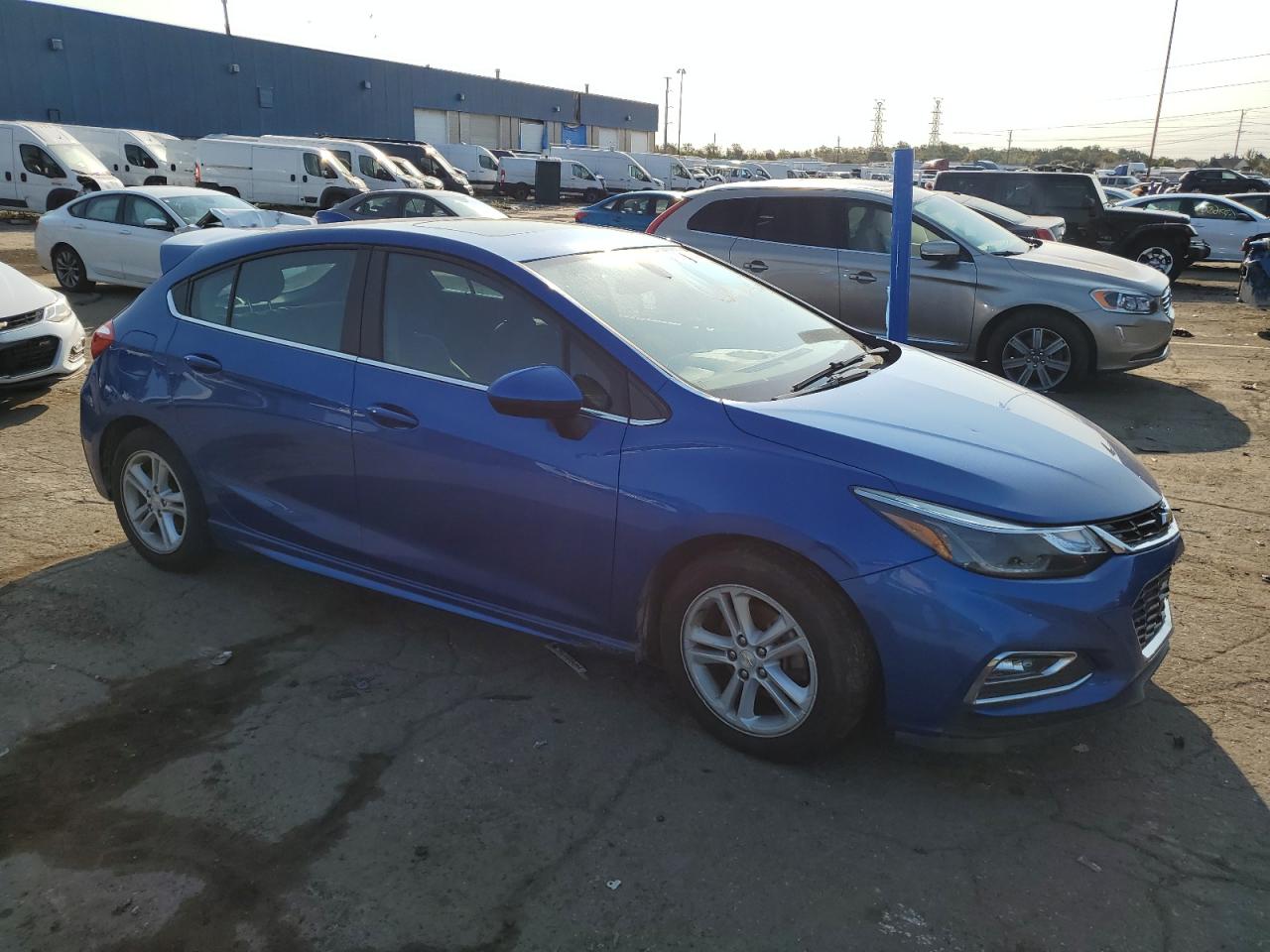 VIN 3G1BE6SM9HS528503 2017 CHEVROLET CRUZE no.4