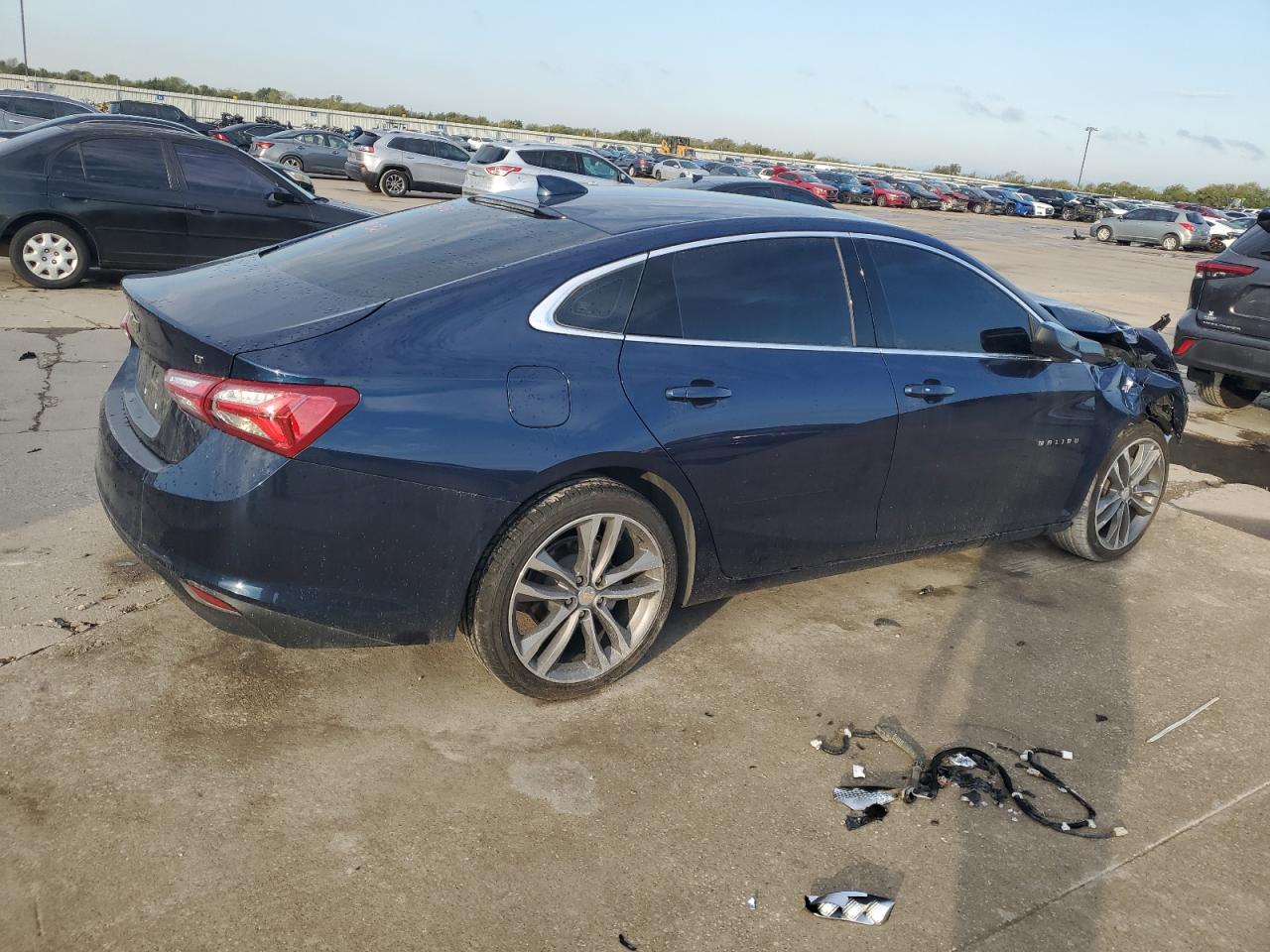 2022 Chevrolet Malibu - Image 3