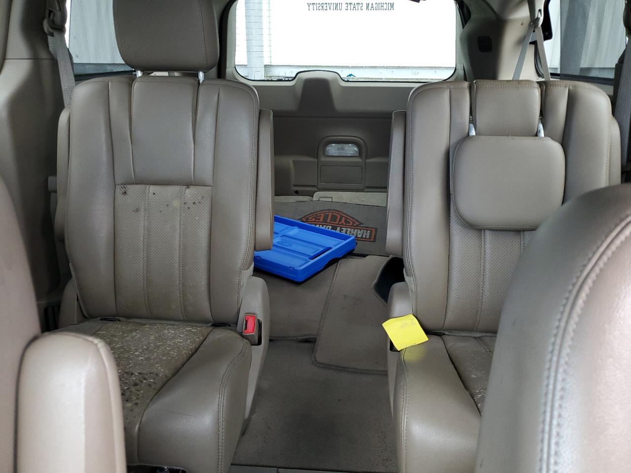 2012 Chrysler Town & Country - Image 10