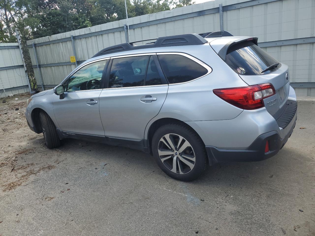 2018 Subaru Outback - Image 2