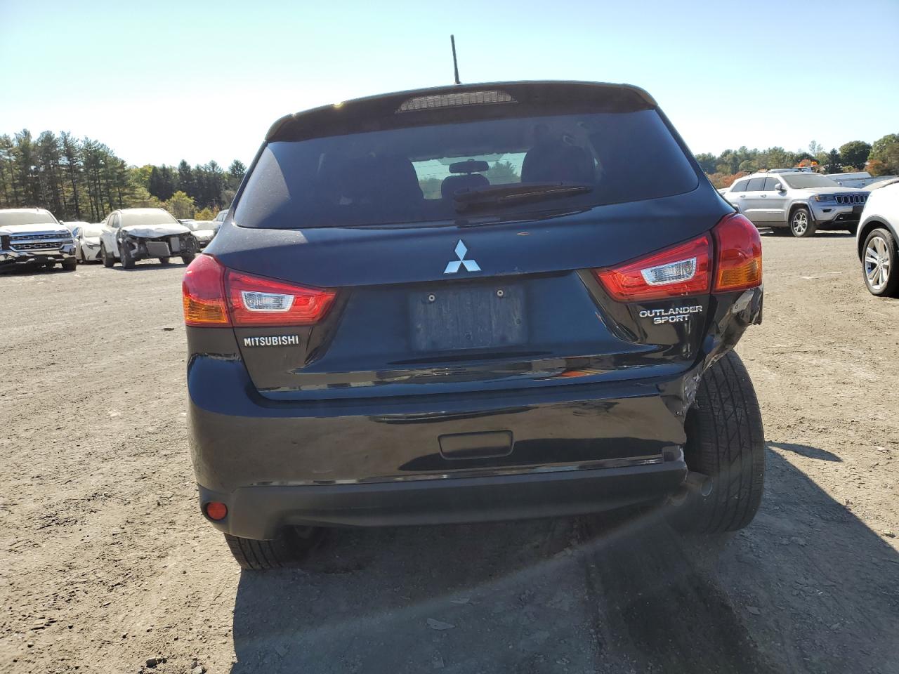 2015 Mitsubishi Outlander - Image 6