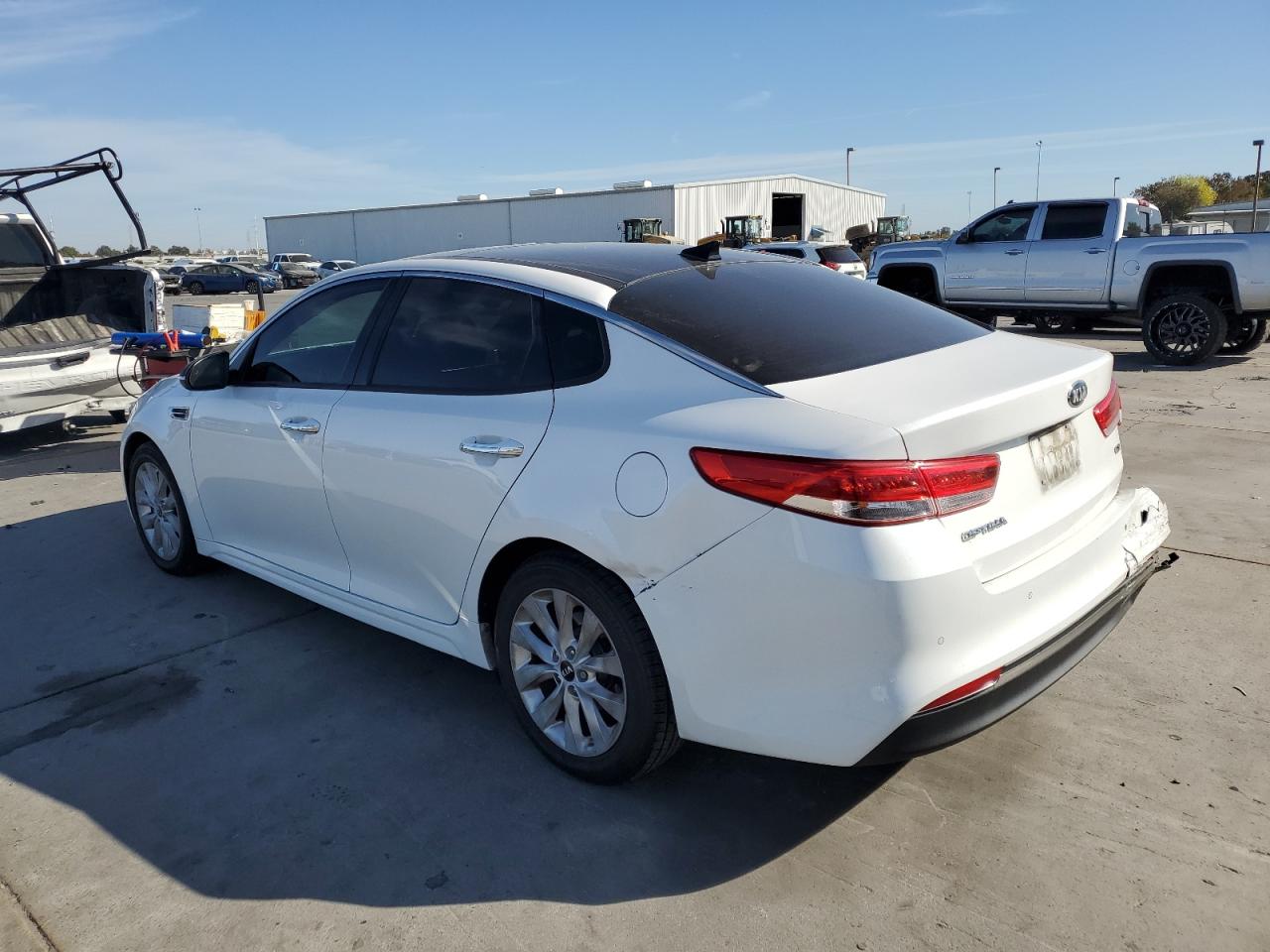 VIN 5XXGU4L34JG204090 2018 KIA OPTIMA no.2