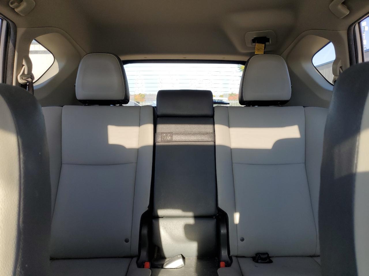 2017 Toyota RAV 4 - Image 10
