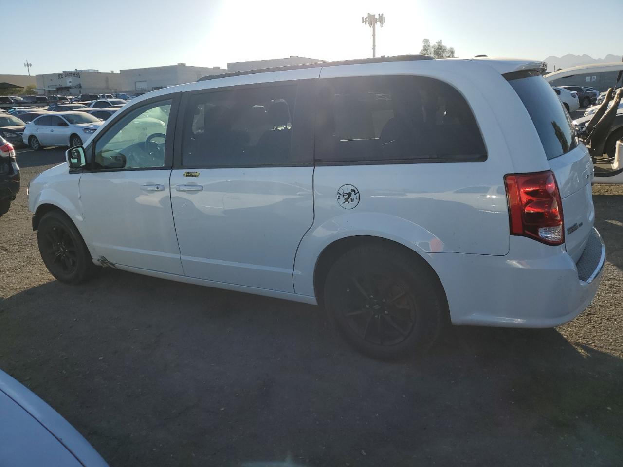 2019 Dodge Caravan - Image 2