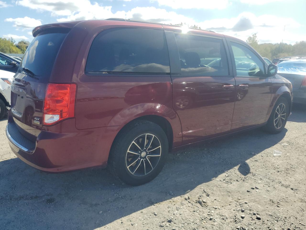 2018 Dodge Caravan - Image 3