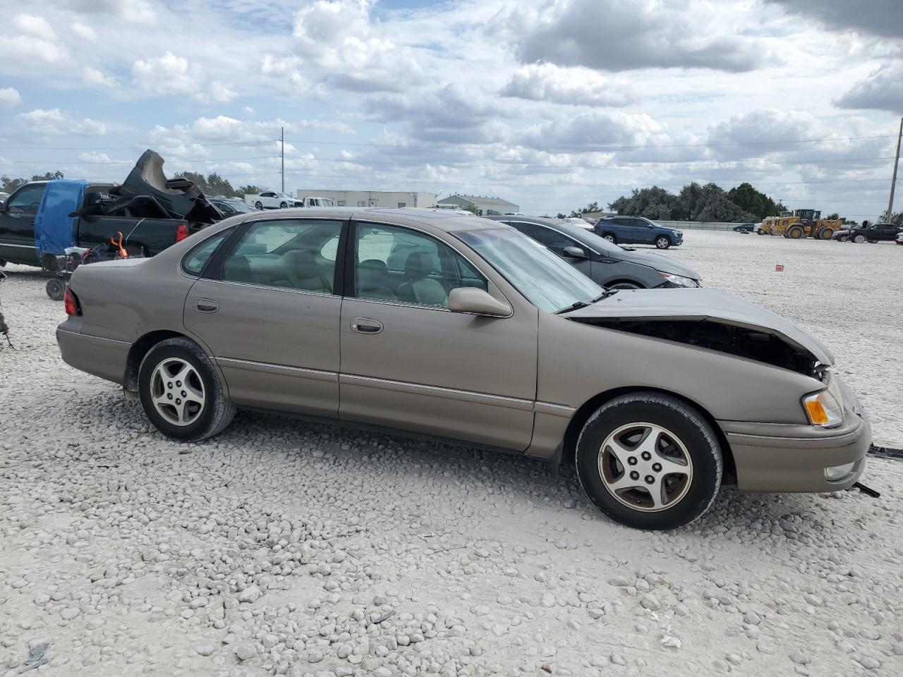 1999 Toyota Avalon - Image 4