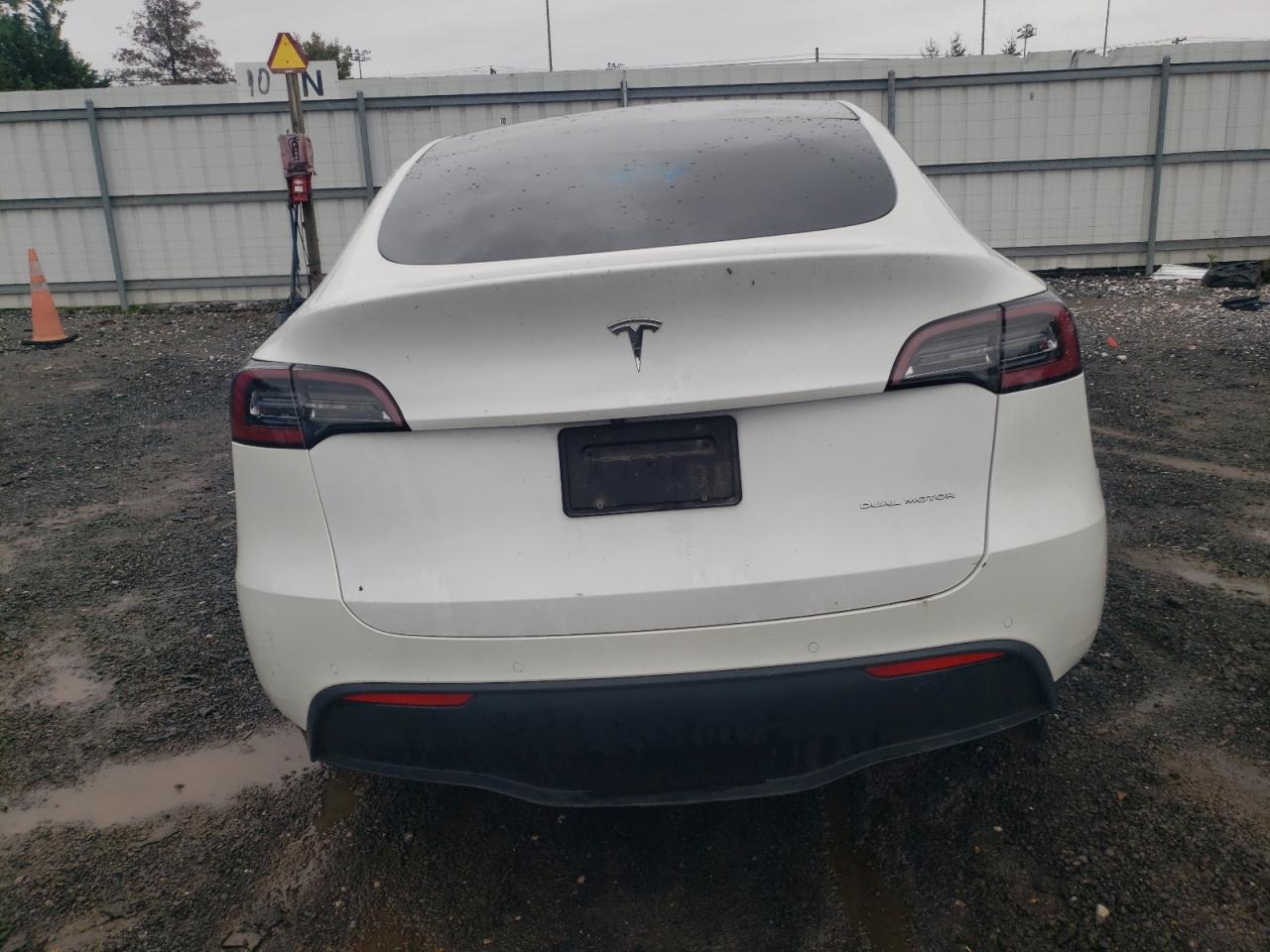 5YJYGDEE9LF008825 2020 Tesla Model Y