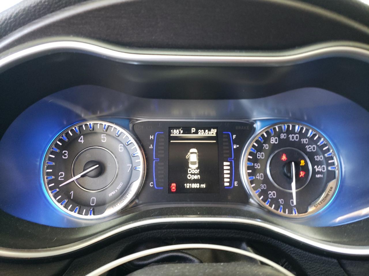 2016 Chrysler 200 - Image 9