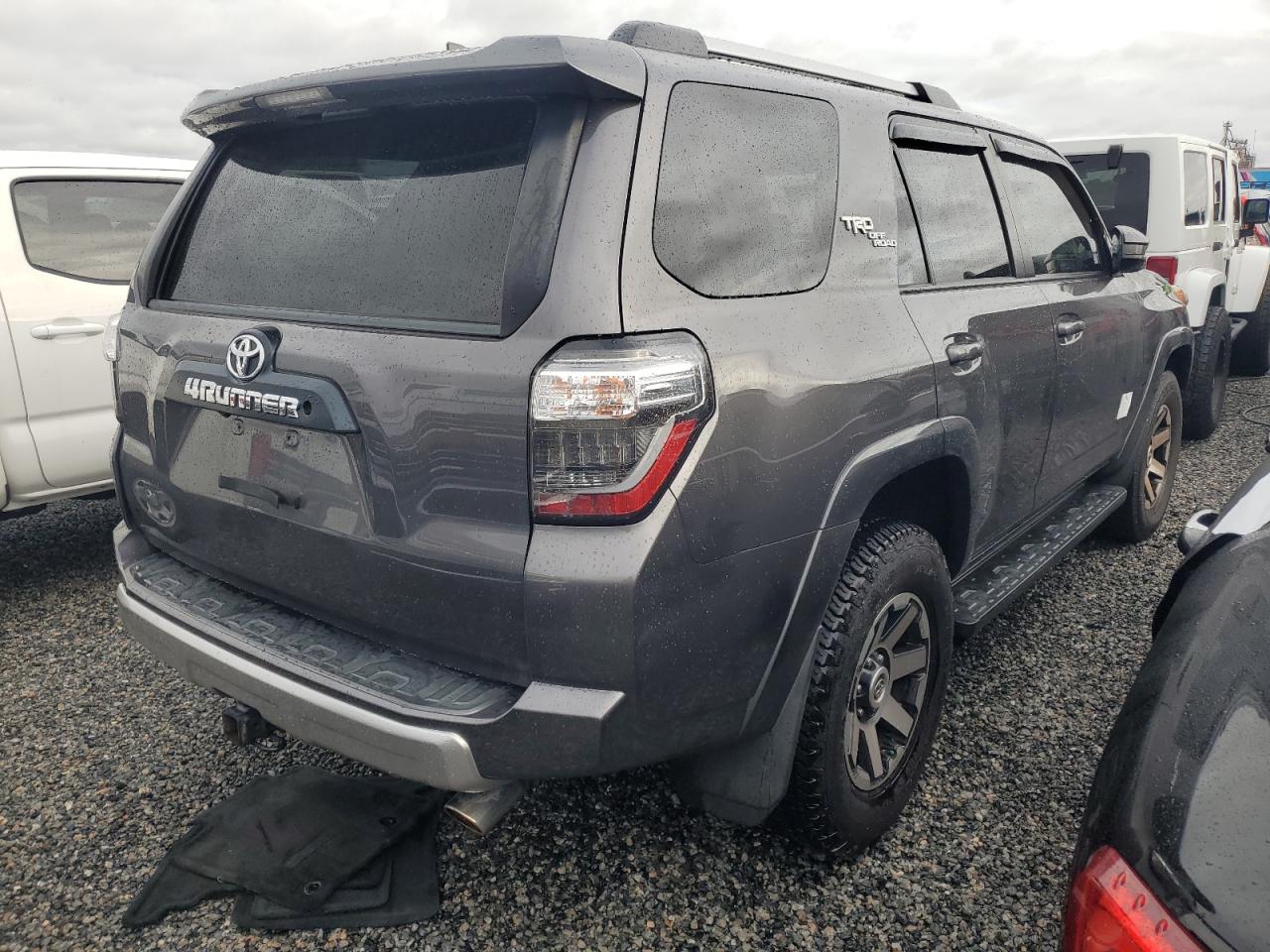 VIN JTEBU5JR7J5572397 2018 TOYOTA 4RUNNER no.3