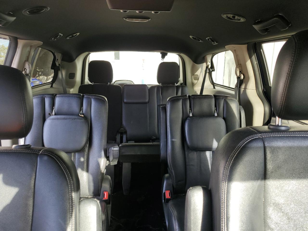 2014 Dodge Caravan - Image 10