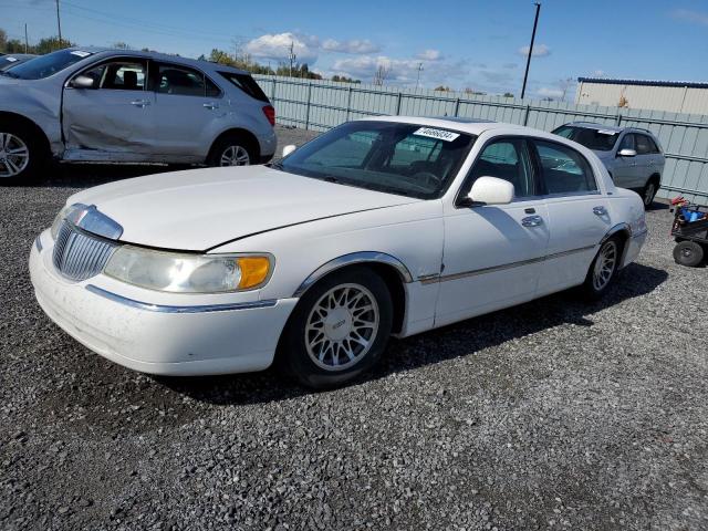 2001 Lincoln Town Car Signature