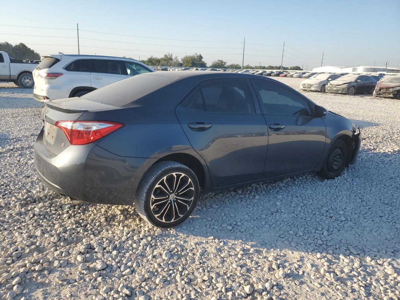 VIN 5YFBURHE8GP402754 2016 TOYOTA COROLLA no.3