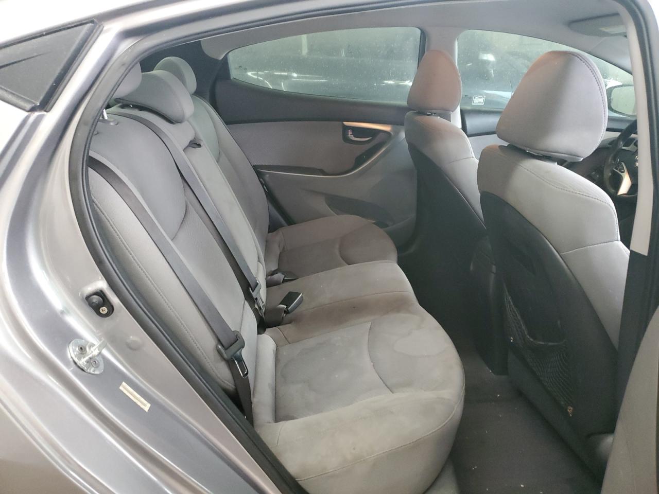 2012 Hyundai Elantra - Image 10
