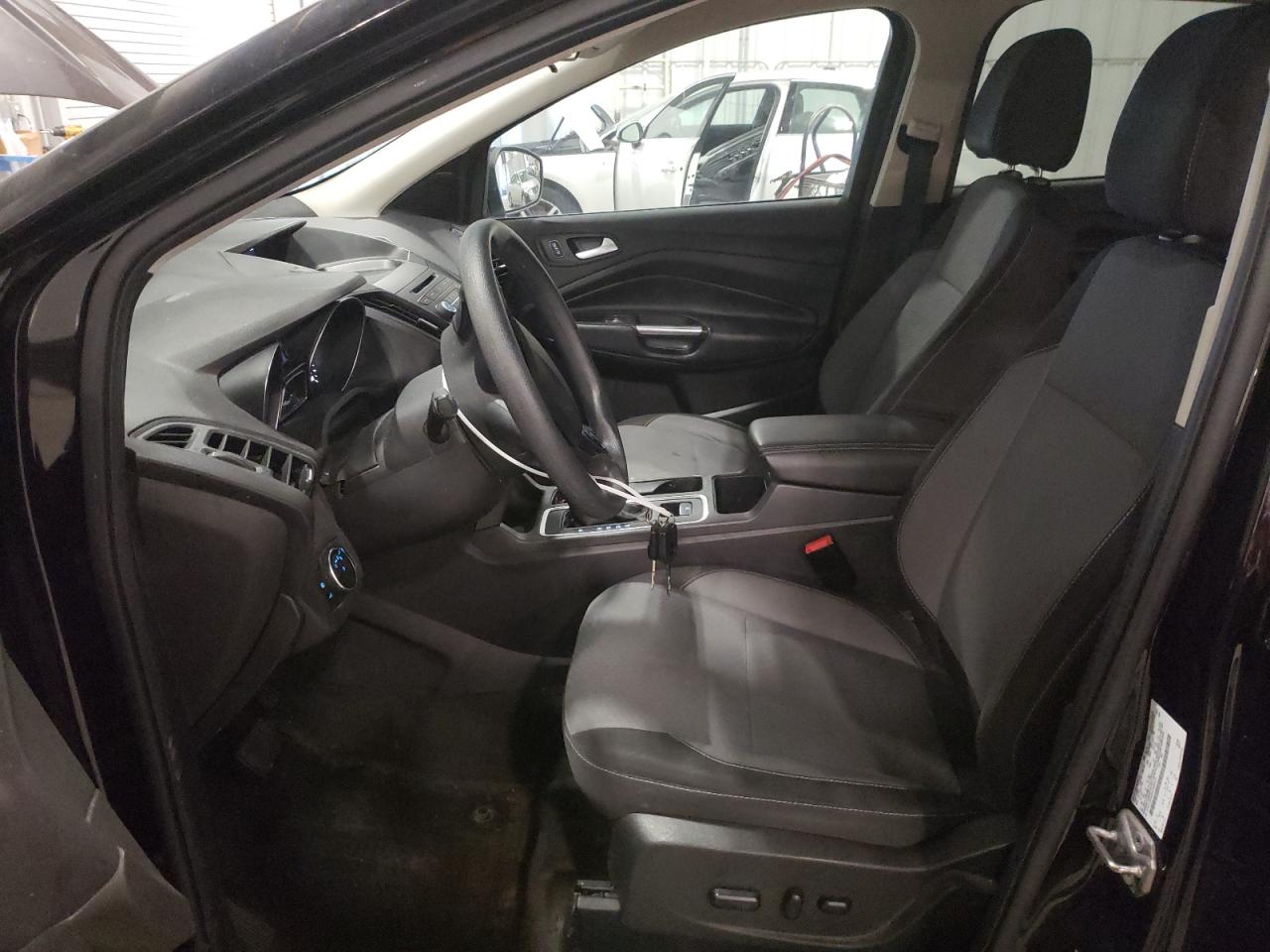 1FMCU9GD5HUA82371 2017 Ford Escape Se