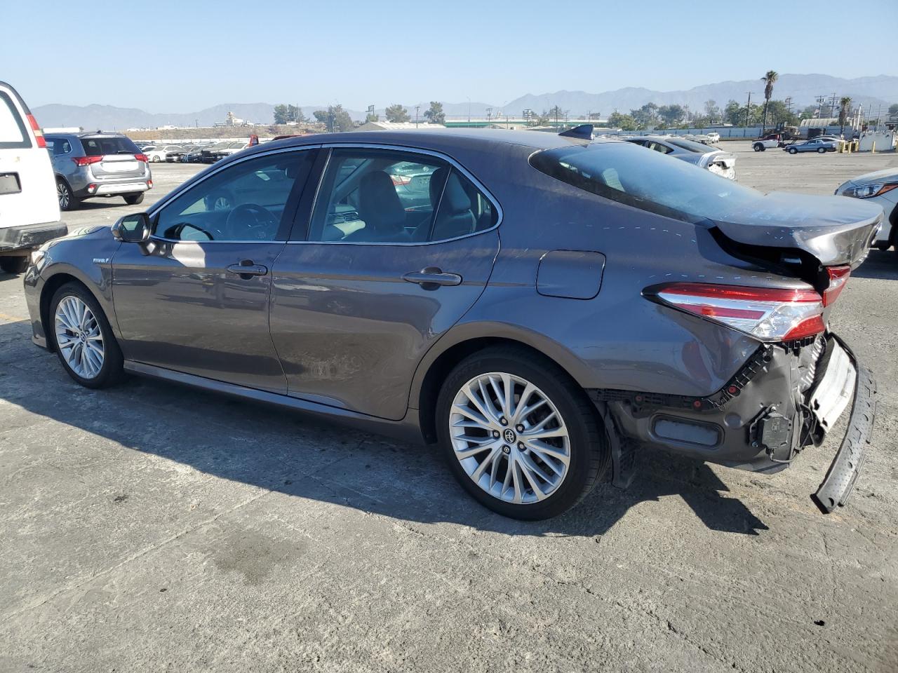 4T1B21HK1JU008225 2018 TOYOTA CAMRY - Image 2