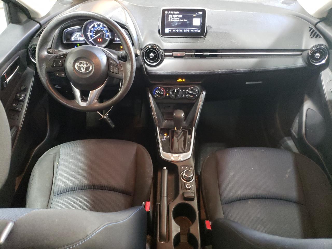 3MYDLBYV5HY173567 2017 Toyota Yaris Ia