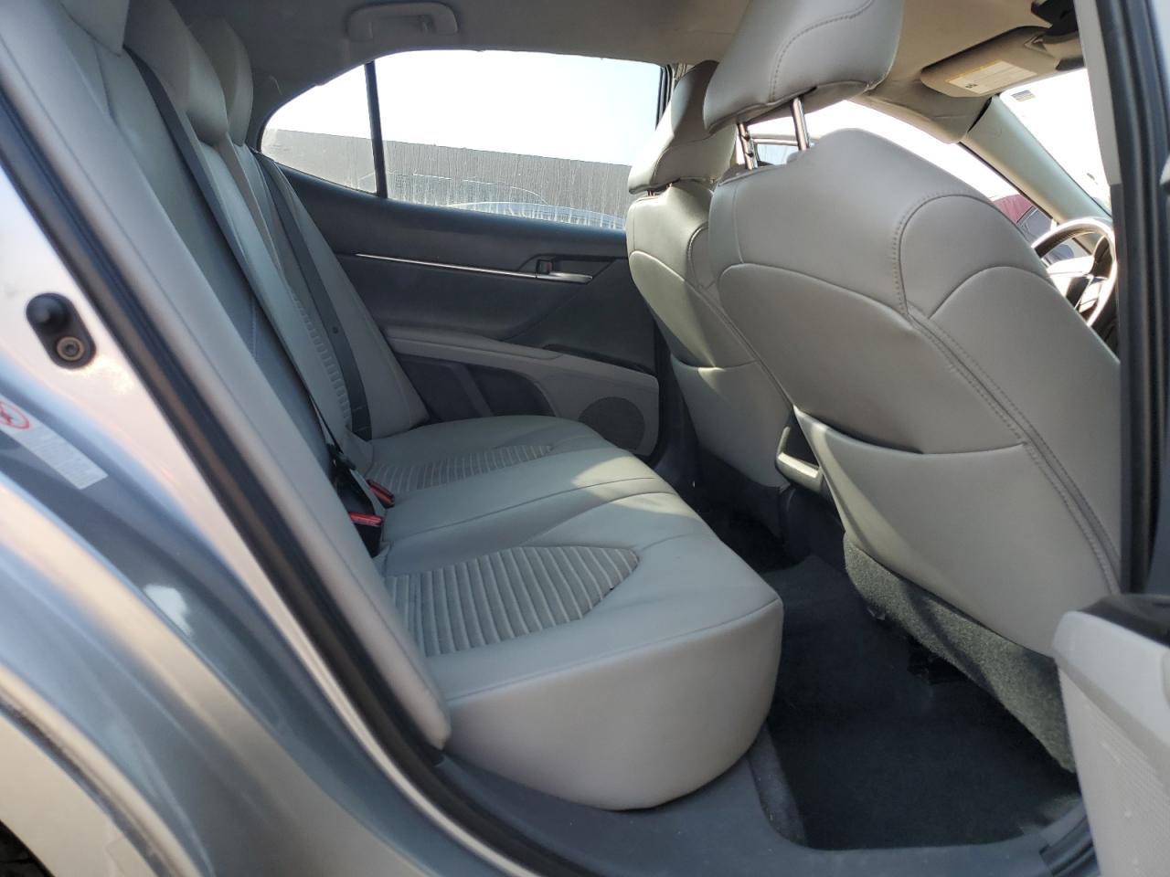 2018 Toyota Camry - Image 10