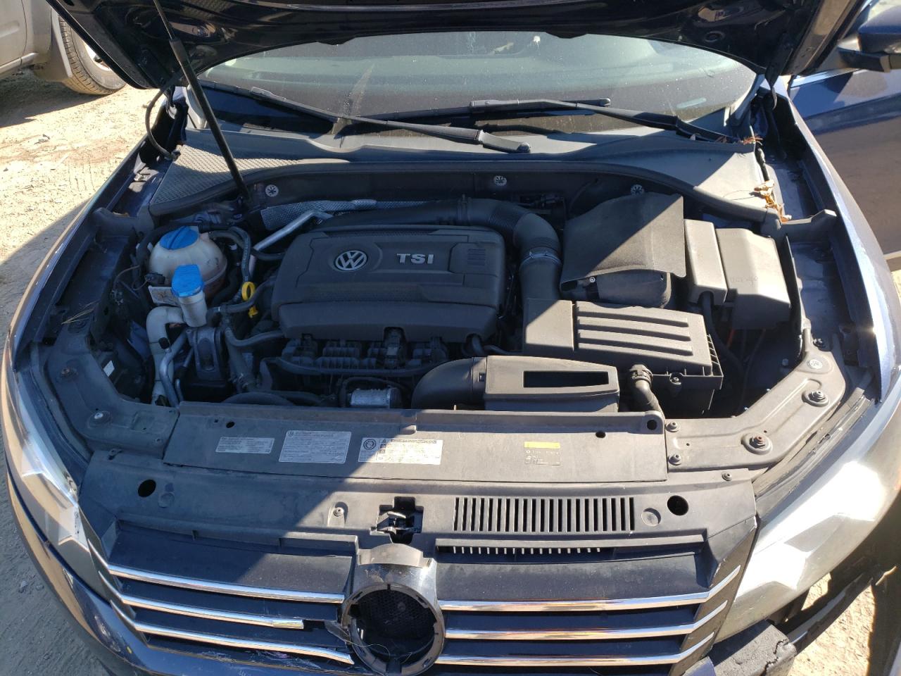 2015 Volkswagen Passat - Image 11