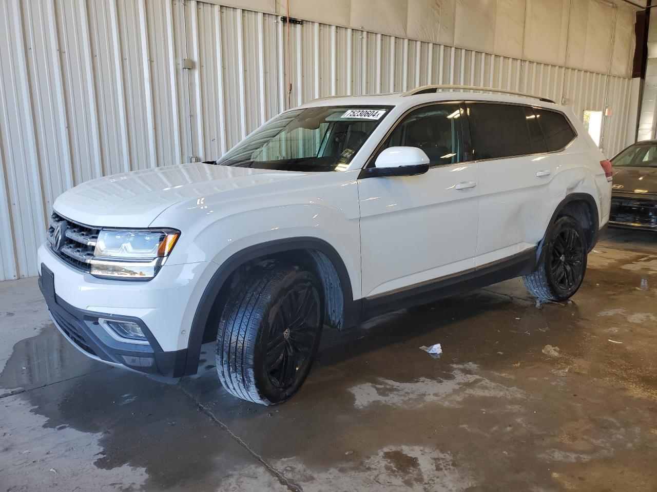 1V2NR2CA1JC570230 2018 VOLKSWAGEN ATLAS - Image 1