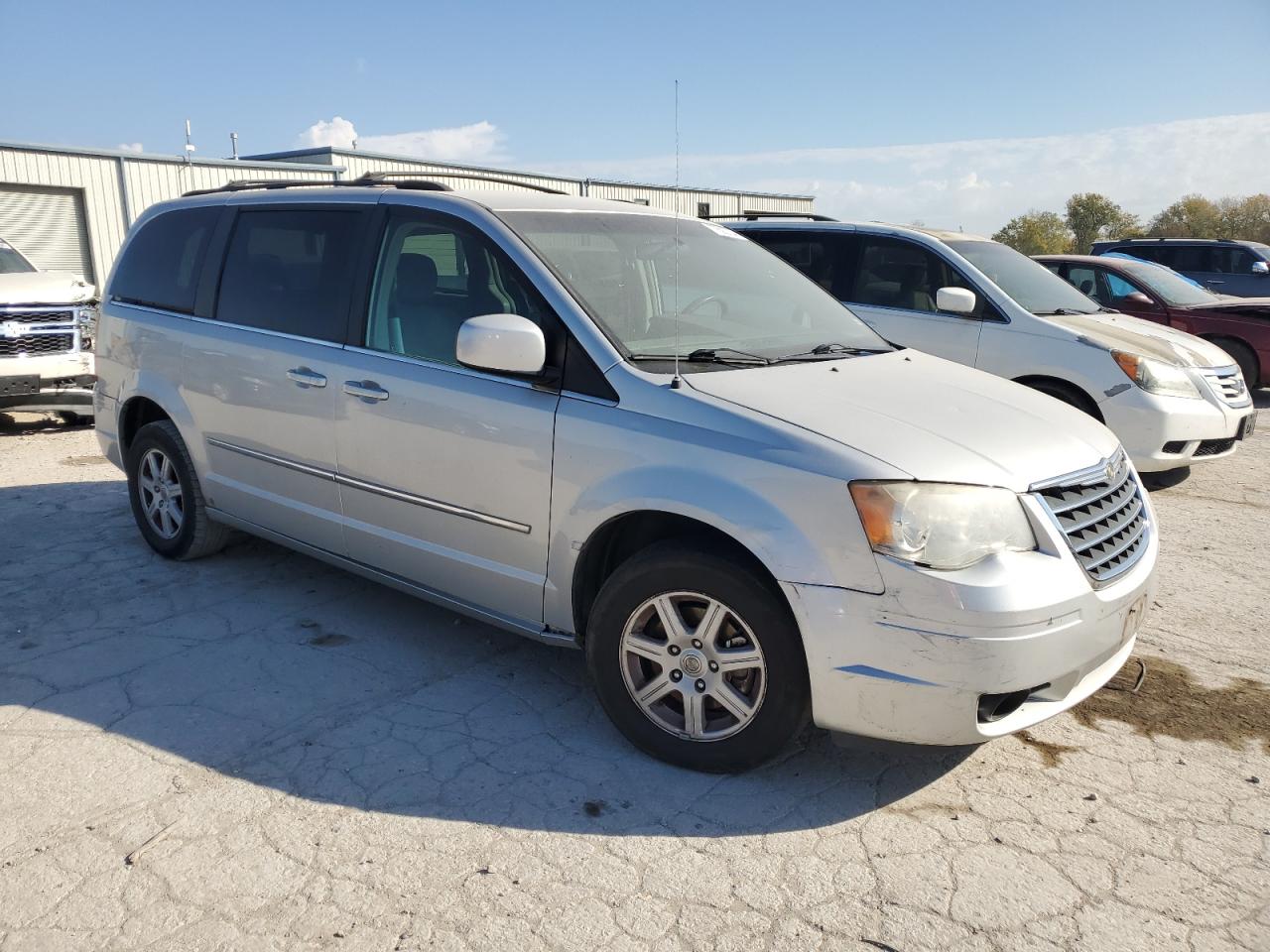2010 Chrysler Town & Country - Image 4