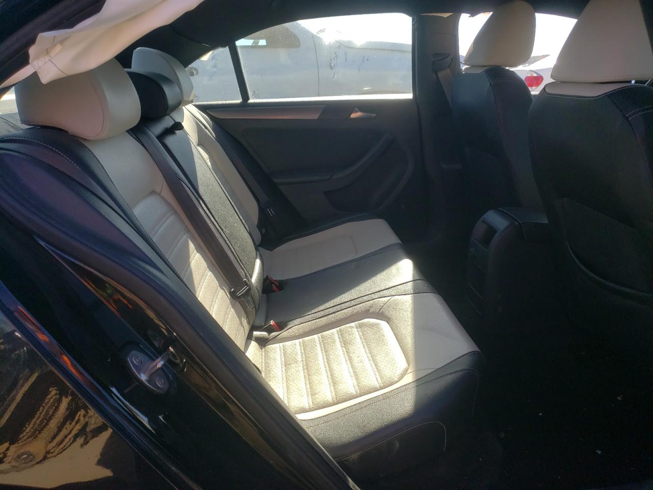 2016 Volkswagen Jetta - Image 11