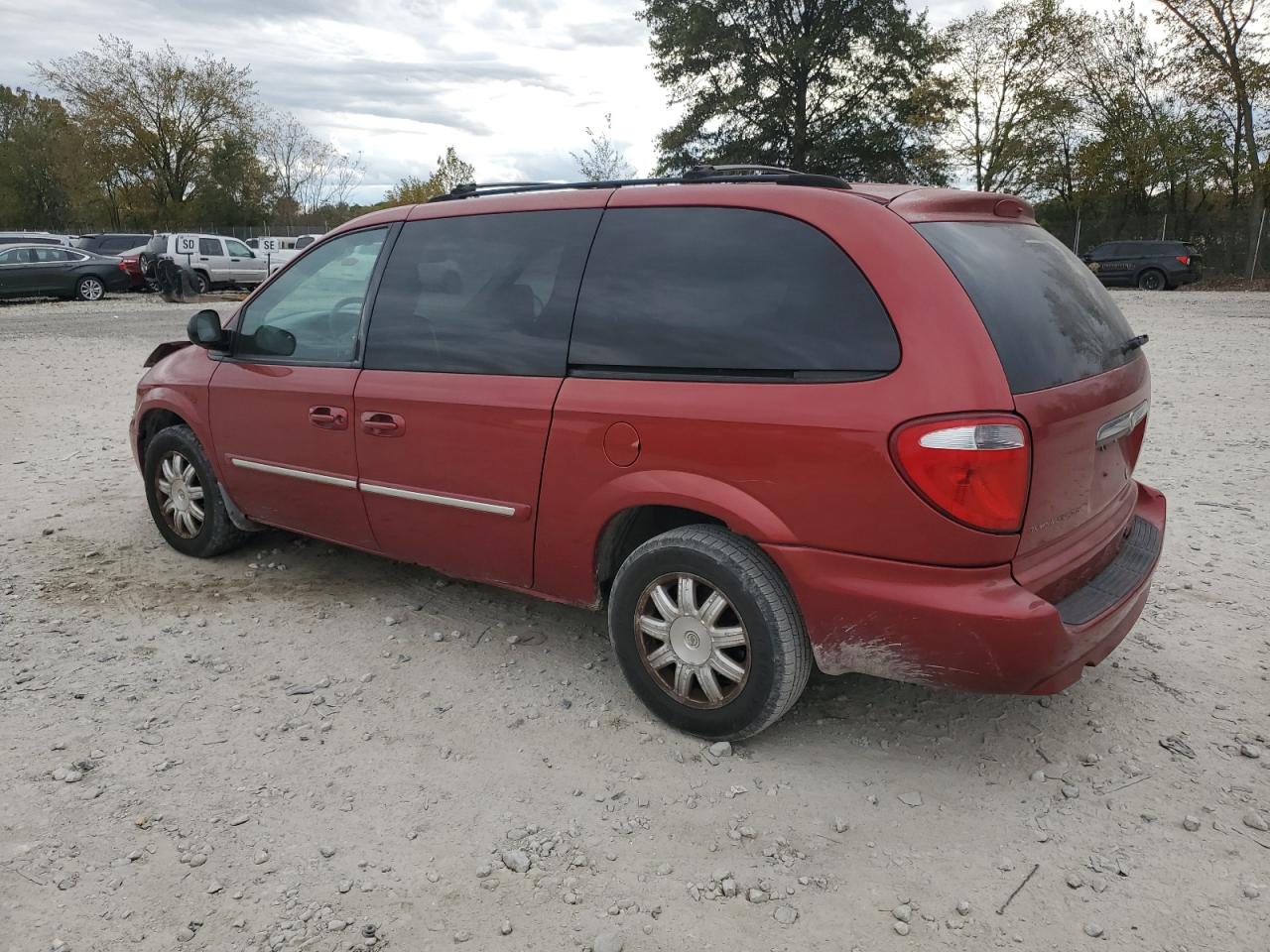 2007 Chrysler Town & Country - Image 2