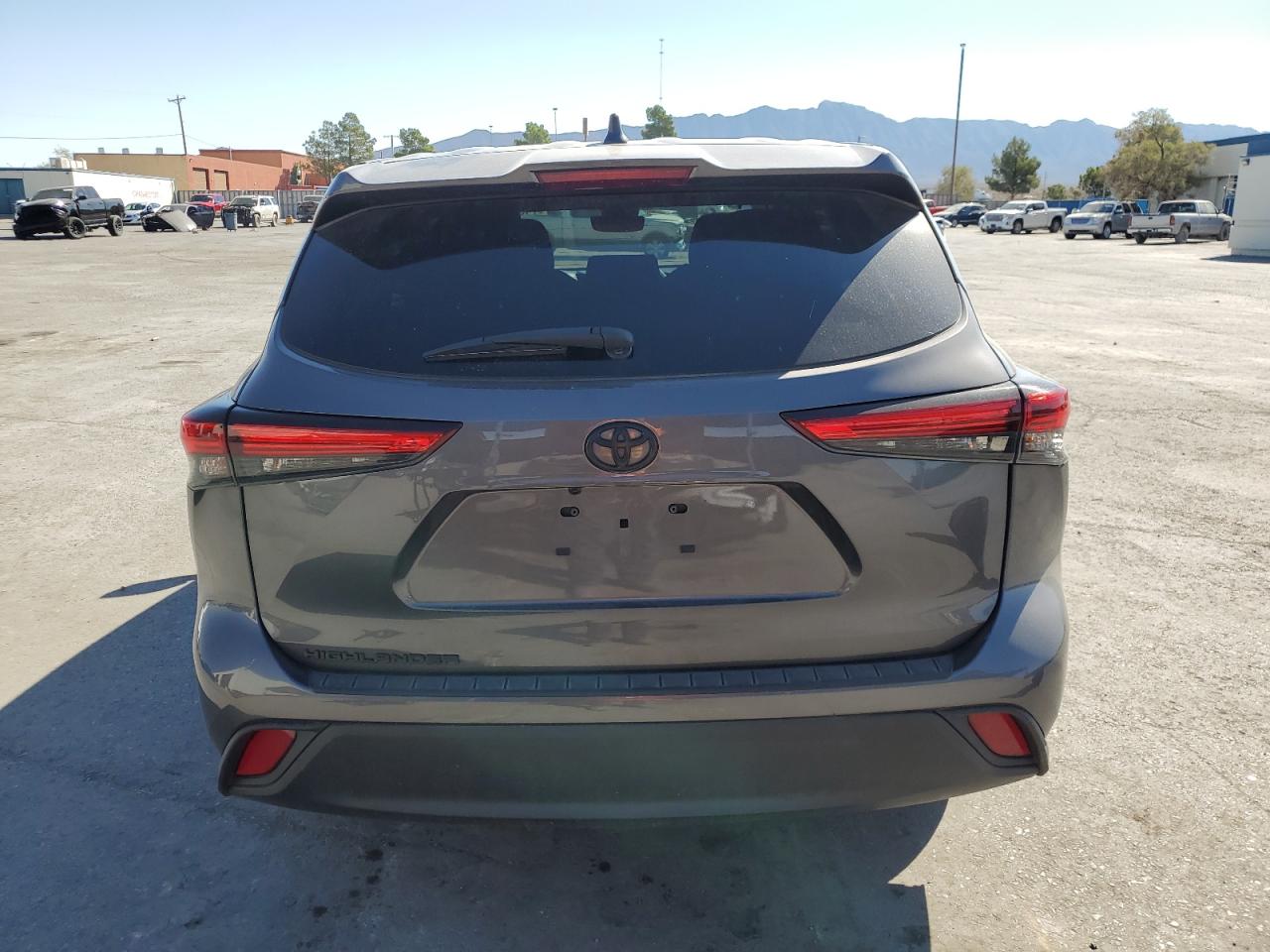 5TDCZRAH0NS560231 2022 Toyota Highlander L