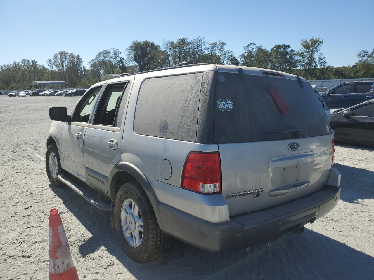 2004 Ford Expedition - Image 2