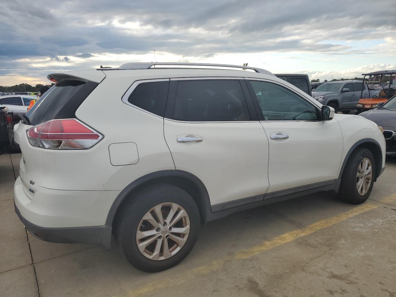 2014 Nissan Rogue - Image 3