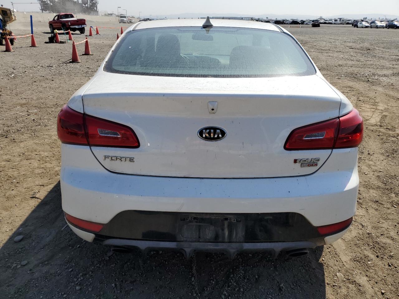 KNAFZ6A32G5647232 2016 Kia Forte Sx