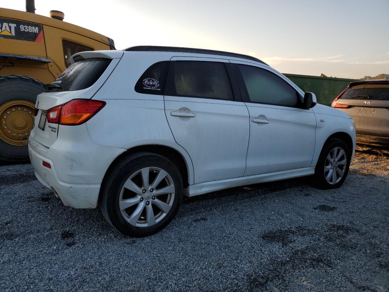 2012 Mitsubishi Outlander - Image 3