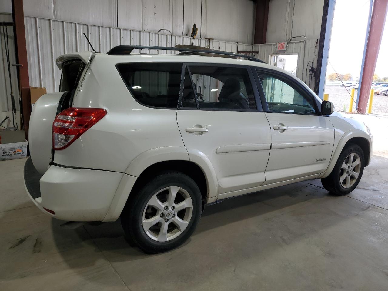 2010 Toyota RAV 4 - Image 3