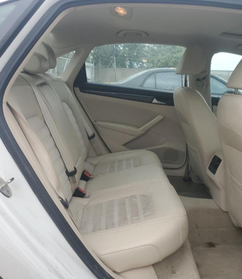 2015 Volkswagen Passat - Image 10