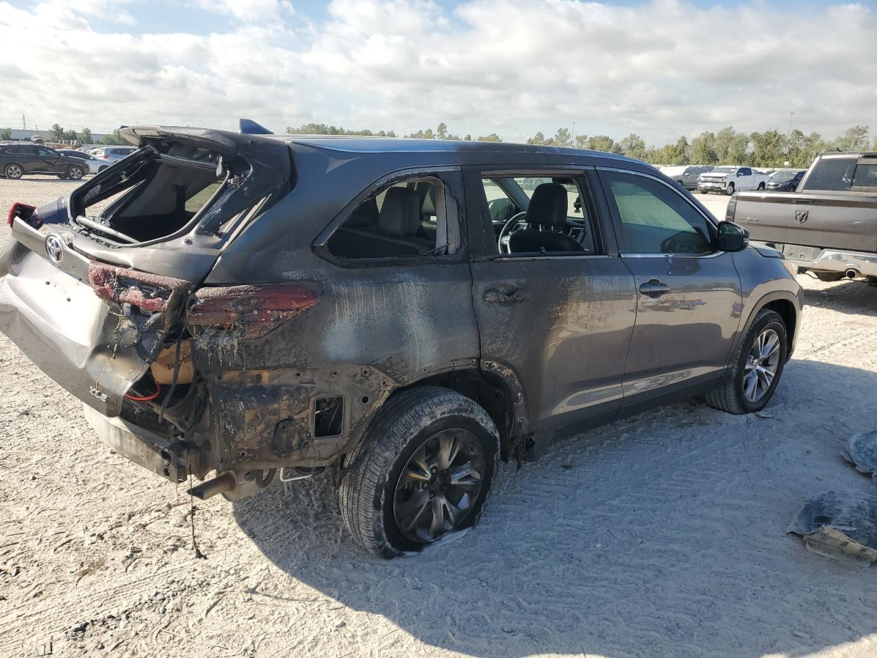 2019 Toyota Highlander - Image 3
