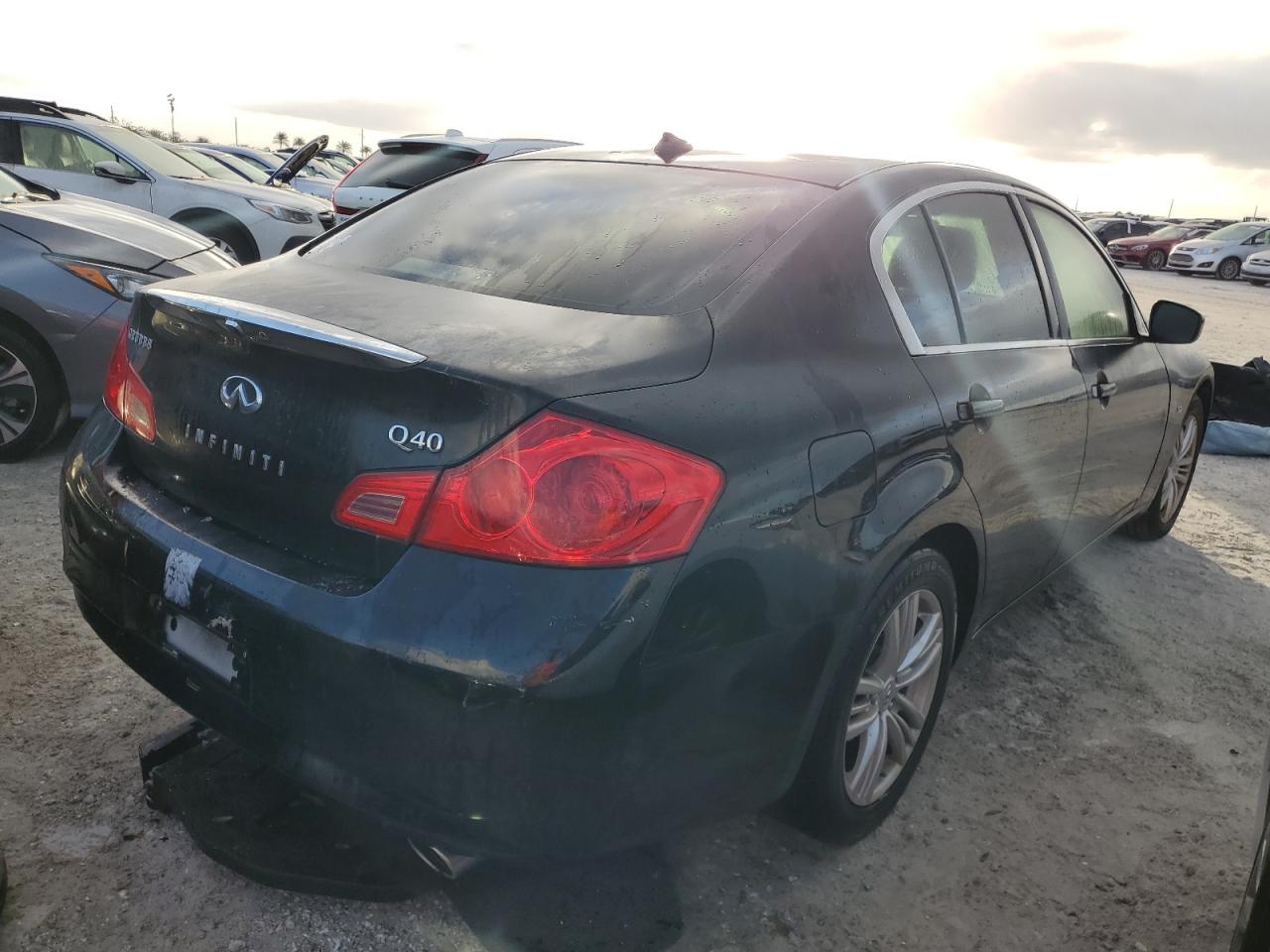 2015 Infiniti Q40 - Image 3
