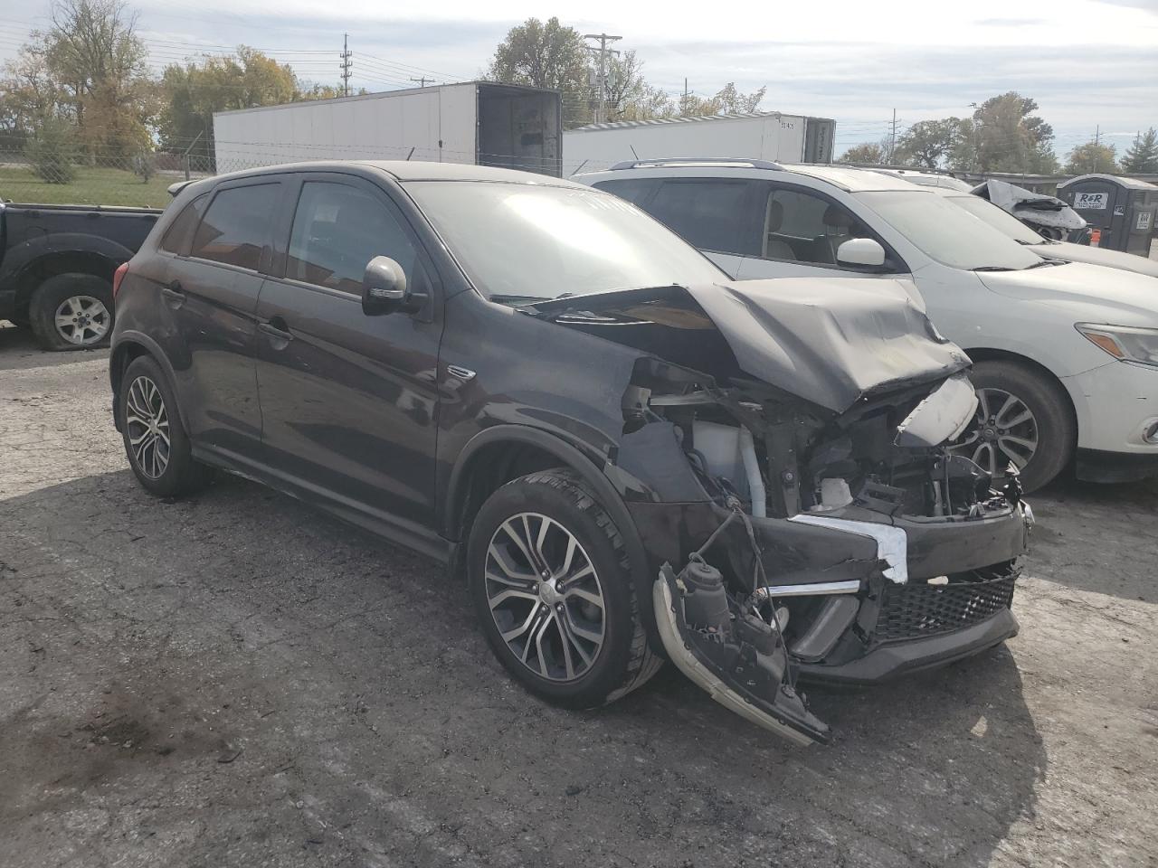 2018 Mitsubishi Outlander - Image 4
