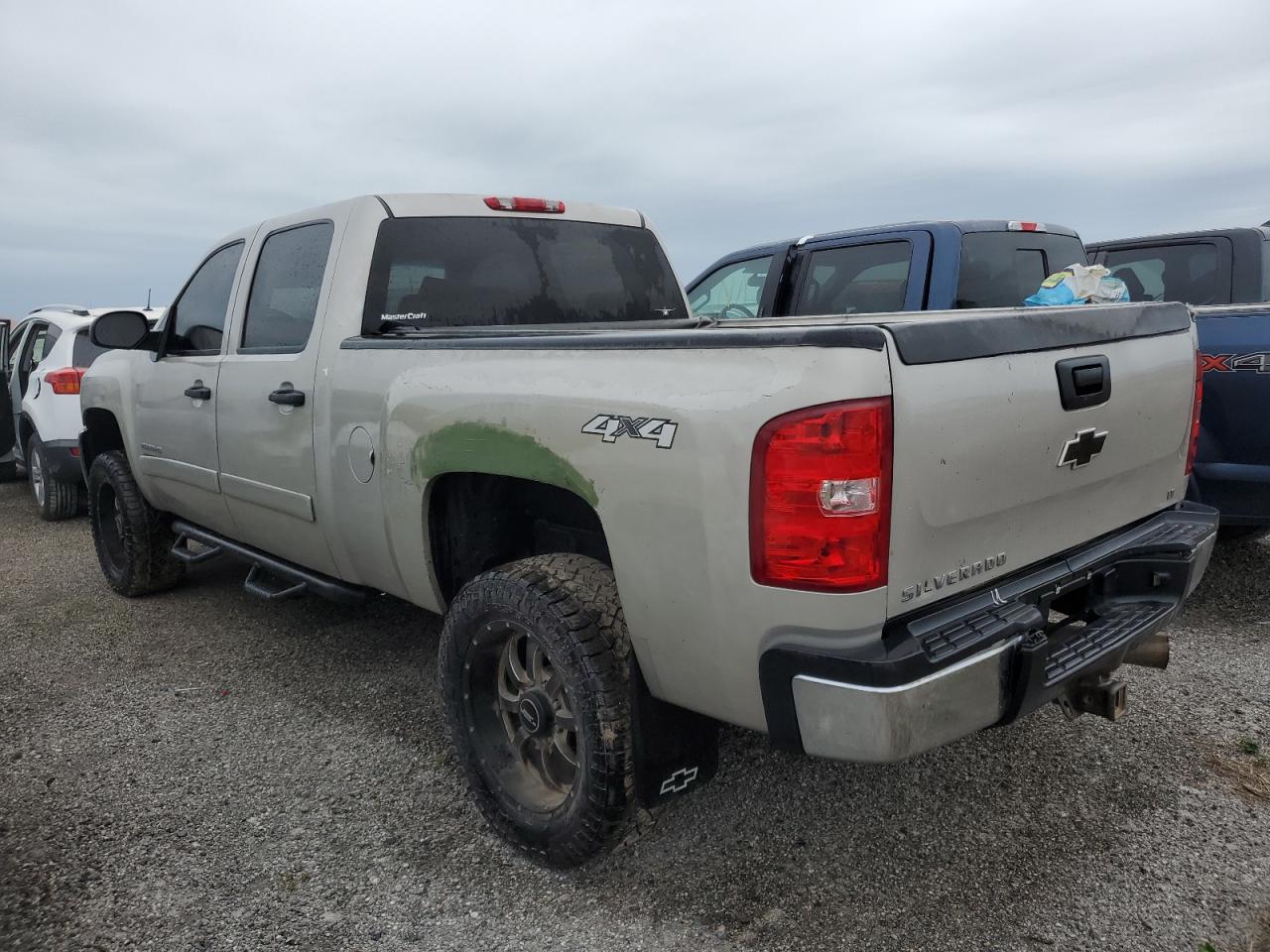 2008 Chevrolet Silverado - Image 2