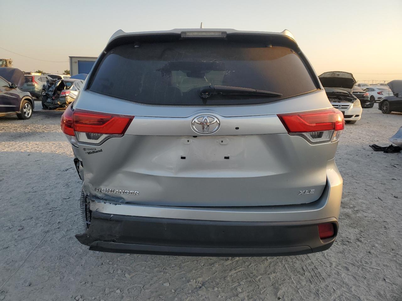 2019 Toyota Highlander Se VIN: 5TDKZRFH5KS356816 Lot: 75214444