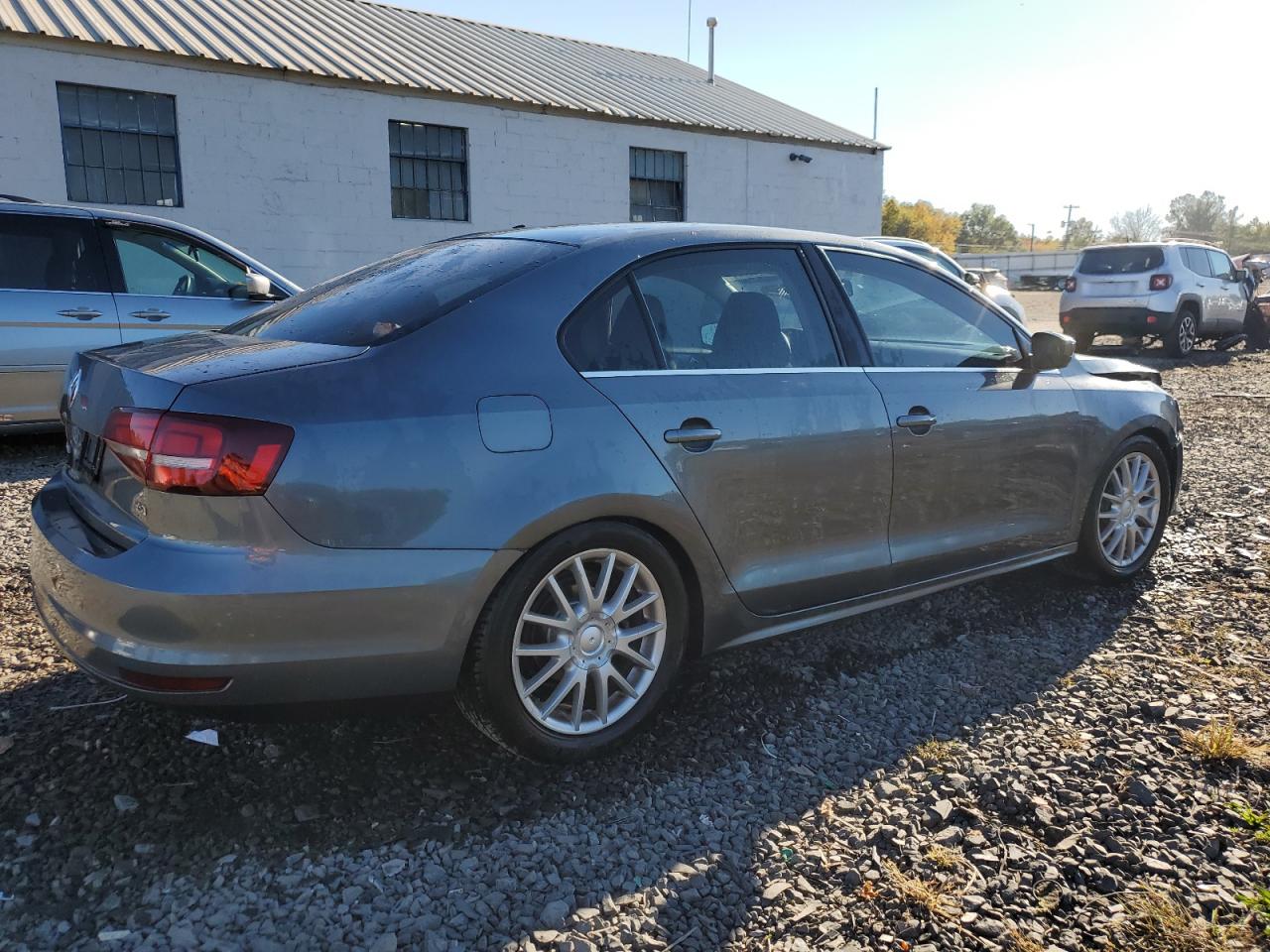 2017 Volkswagen Jetta - Image 3