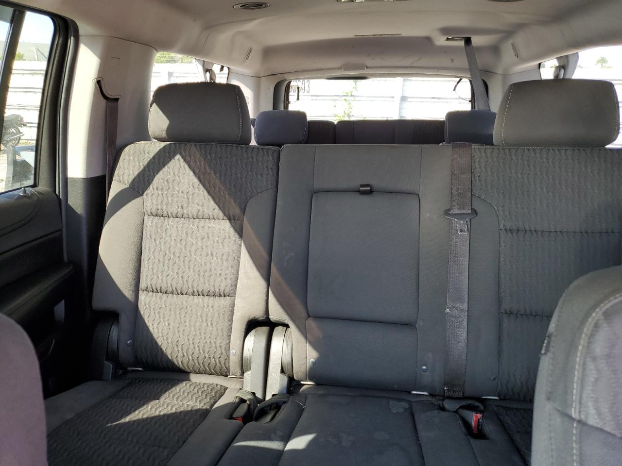 2015 Chevrolet Suburban - Image 10