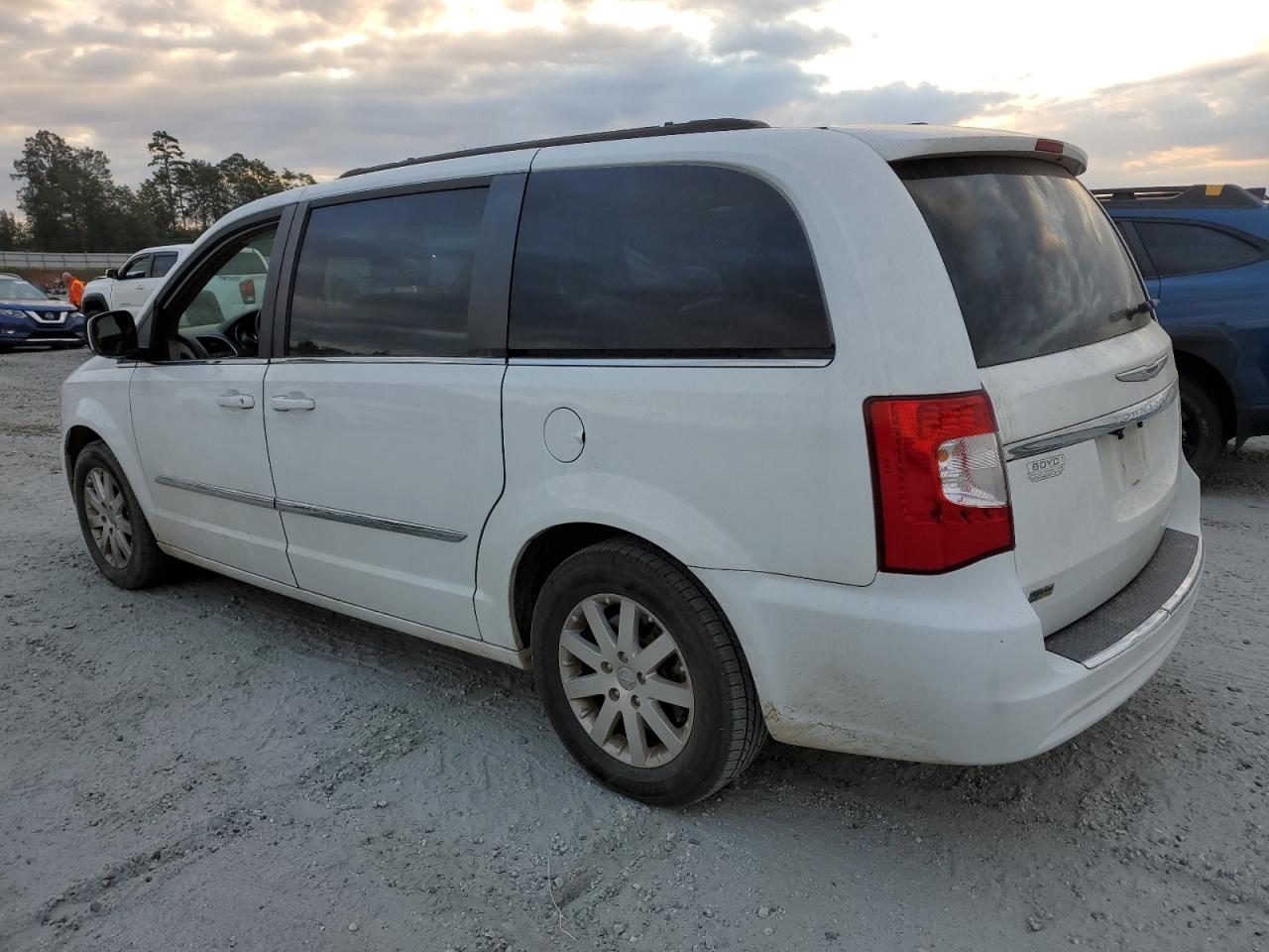 2014 Chrysler Town & Country - Image 2