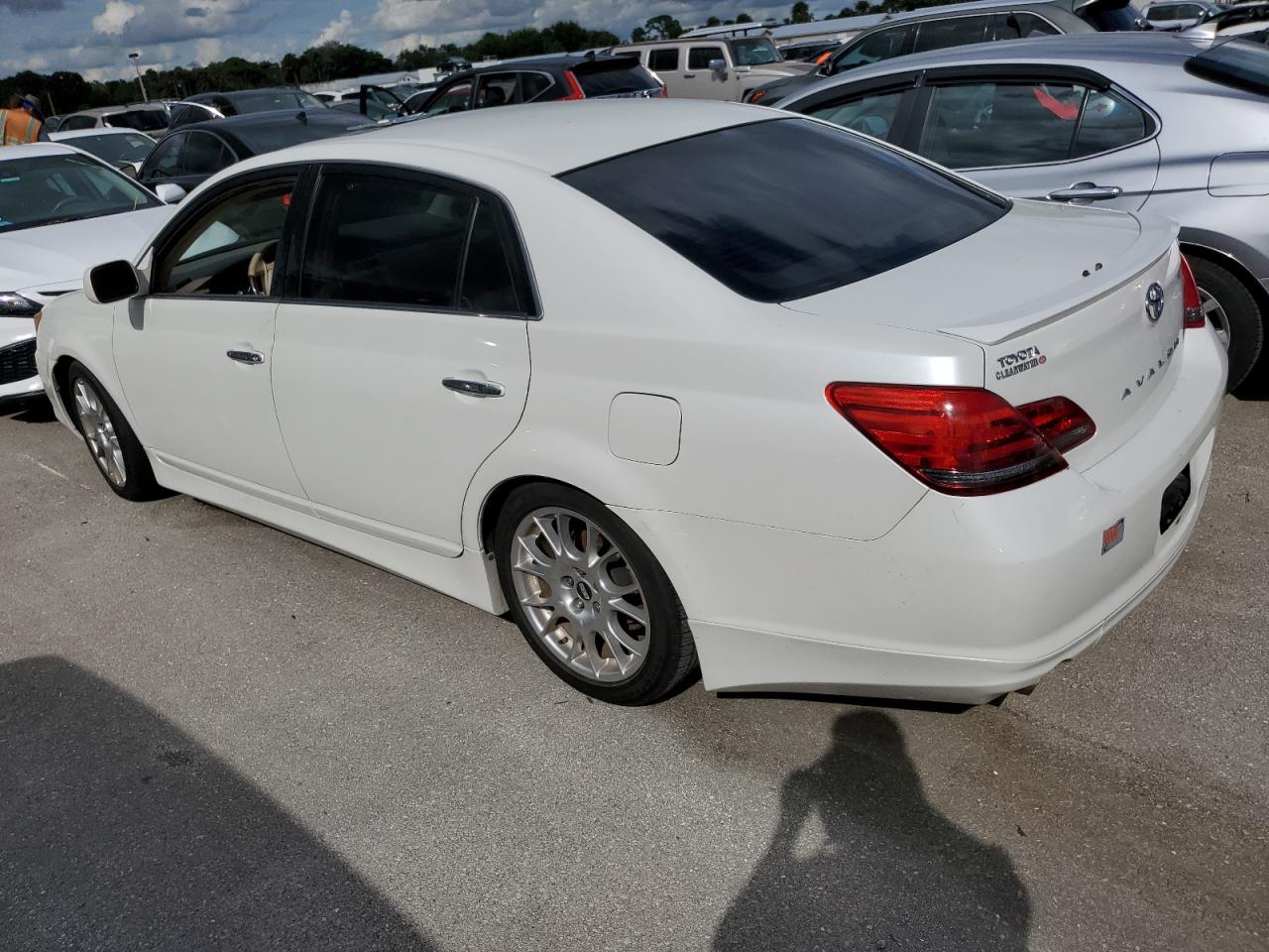 2008 Toyota Avalon - Image 2